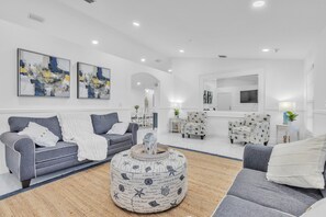 Smart TV, ping pong - Gorgeous Lake Worth Beach House by RedAwning (Lake Worth Beach)