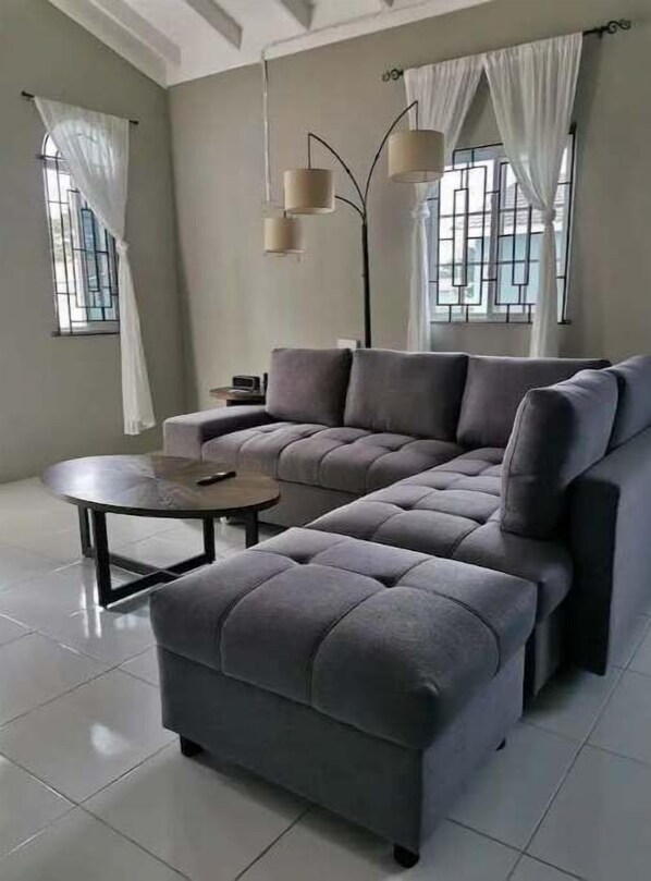 TV - Hidden Gem, vacation home. (Black River)