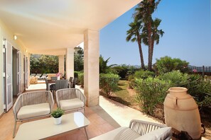 Outdoor dining - ALCUDIA 1 AMOROS. Beautiful villa with superb sea views (Alcúdia)