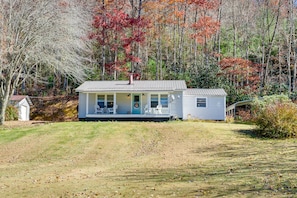Exterior - Pet-Friendly Topton Home w/ Patio, Deck & Views! (Topton)