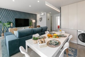 Dining - Casa Honary - Coastal Charm & Comfort (Nazaré)