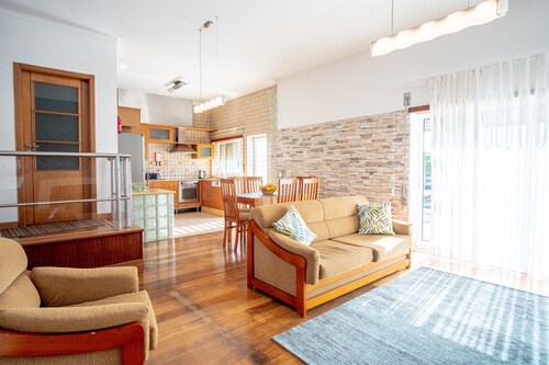 8 Rodrigues Family House - Villa with patio