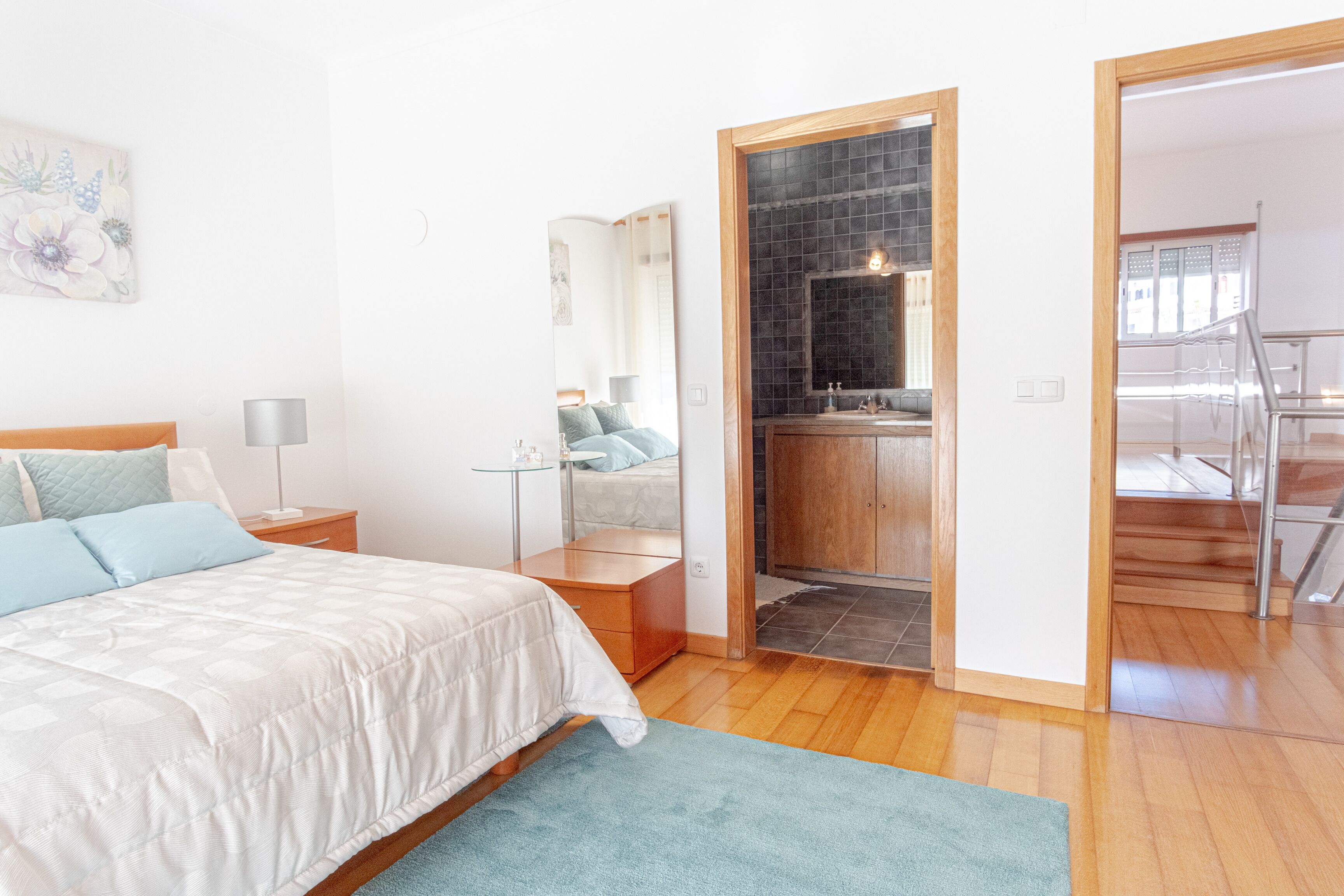 5 bedrooms, iron/ironing board, travel crib, internet