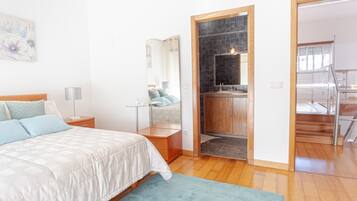 5 bedrooms, iron/ironing board, travel crib, internet
