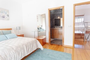 5 bedrooms, iron/ironing board, travel cot, Internet