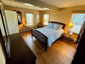 5 bedrooms, desk, iron/ironing board, free WiFi