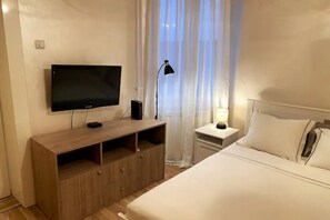 1 habitación, tabla de planchar con plancha, wifi y ropa de cama 