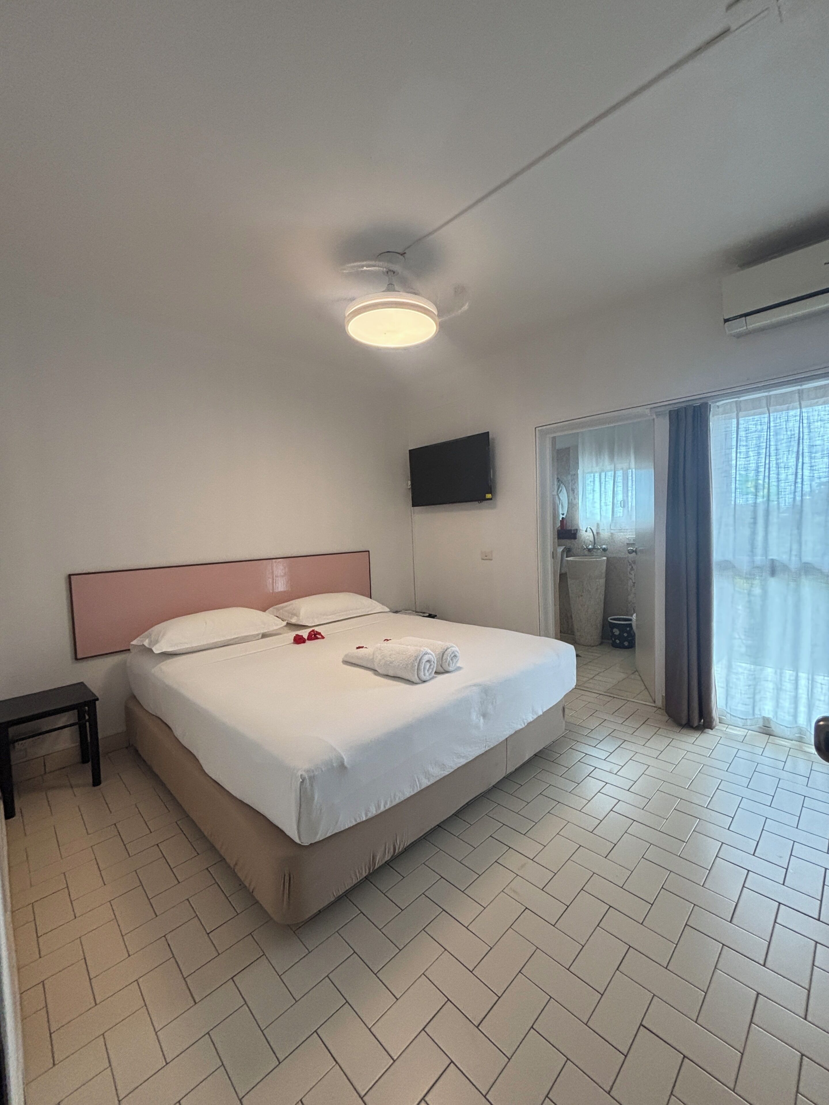 Chambre Double Sénior, terrasse | Bureau, espace de travail pour ordinateur portable, Wi-Fi gratuit