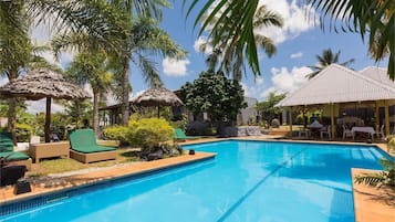 Kolam renang terbuka