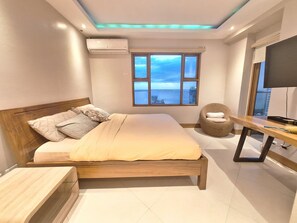 5 bedrooms, in-room safe, desk, iron/ironing board - Manila BayView Rental-Luxury 5BR 4BA Condo w/ 2 Balconies,  Ocean View, Pool (Manila)