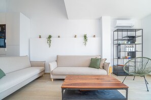 Living area - 405-Beautiful house on the canal with mooring for rent with parking and wifi in Empuriabrava (Empuriabrava)