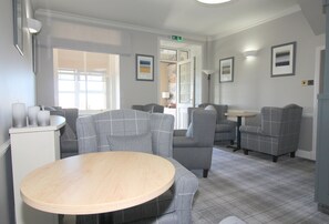 Lounge - Temple View Hotel (Isle of North Uist)