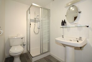 雙床房 | 浴室 | 名牌梳洗用品、風筒、提供毛巾、洗頭水