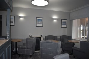Lounge - Temple View Hotel (Isle of North Uist)