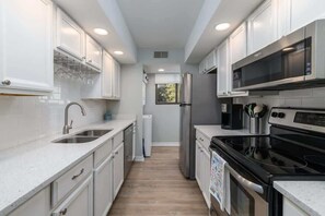 Fridge, microwave, stovetop, dishwasher