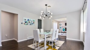 Unclassified image, 3 of 30, button - The Palmer: elegance, style, cleanliness & comfortability! (Easton)