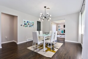 Dining - The Palmer: elegance, style, cleanliness & comfortability! (Easton)
