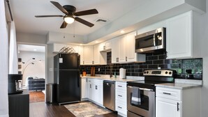 Unclassified image, 2 of 30, button - The Palmer: elegance, style, cleanliness & comfortability! (Easton)