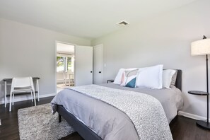 3 bedrooms, iron/ironing board, WiFi, bed sheets