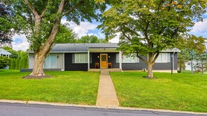 Exterior - The Palmer: elegance, style, cleanliness & comfortability! (Easton)