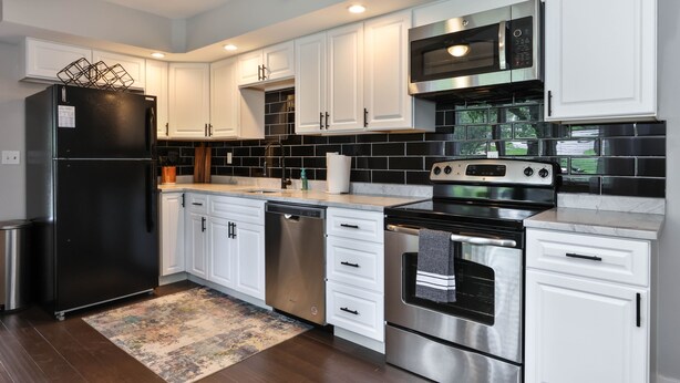 Unclassified image, 1 of 30, button - The Palmer: elegance, style, cleanliness & comfortability! (Easton)