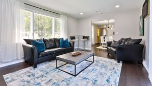 Unclassified image, 5 of 30, button - The Palmer: elegance, style, cleanliness & comfortability! (Easton)