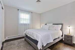 3 bedrooms, iron/ironing board, WiFi, bed sheets - The Palmer: elegance, style, cleanliness & comfortability! (Easton)