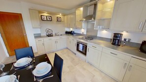 Apartment, 2 Bedrooms | Private kitchen | Fridge, microwave, dishwasher, coffee/tea maker - Orange Apartments - 150e Rusbislaw Mansions (Aberdeen)