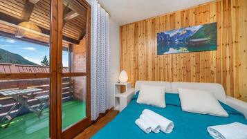 1 bedroom, iron/ironing board, internet, bed sheets