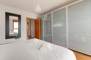 2 bedrooms, iron/ironing board, Internet, bed sheets - GuestHost - Milan-Rubattino Comfy APT - with 2 Terrace (Milano)