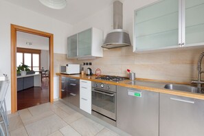 Microwave, oven, stovetop, dishwasher - GuestHost - Milan-Rubattino Comfy APT - with 2 Terrace (Milano)