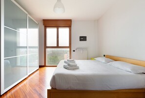 2 chambres, fer et planche à repasser, accès à Internet, literie fournie
