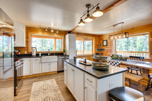 Wraparound Porch: & Forest Views: Angel Fire Cabin