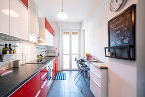 Fridge, oven, stovetop, dishwasher