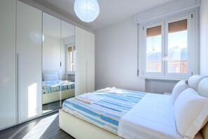 1 slaapkamer, een strijkplank/strijkijzer