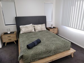 2 室のベッドルーム、アイロン / アイロン台、WiFi、ベッドシーツ