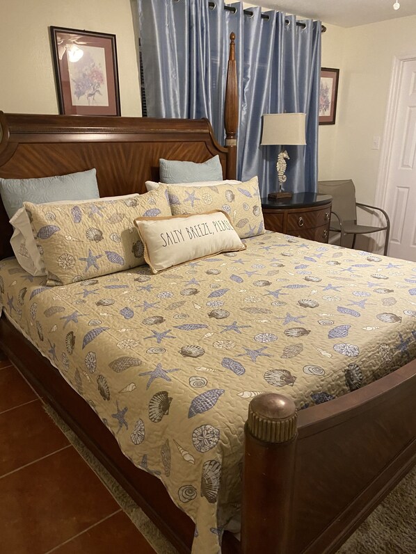 5 chambres, coffres-forts dans les chambres, bureau
