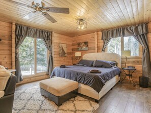 6 soverom, strykejern/-brett, reiseseng for barn og wi-fi (inkludert)