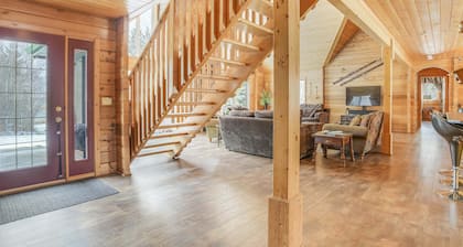 (RARE WATERFRONT) Stunning Private Lakefront Lodge - Sleeps 16