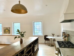 Fridge, microwave, oven, stovetop - Bespoke Accommodations 45 mins from SLC Int’l. Airport and Luxury Ski Resorts (Morgan)