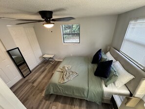 1 bedroom, iron/ironing board, WiFi, bed sheets - Newly Renovated 1 Bedroom Close to Busch Gardens (Tampa)