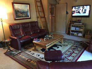 Living area - Lease only-Serene Lakes/Soda Springs-recently updated (Soda Springs)