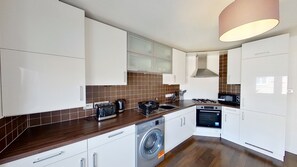 Apartment, 4 Bedrooms | Private kitchen | Fridge, microwave, coffee/tea maker, electric kettle - Orange Apartments Bothwell Road (Aberdeen)