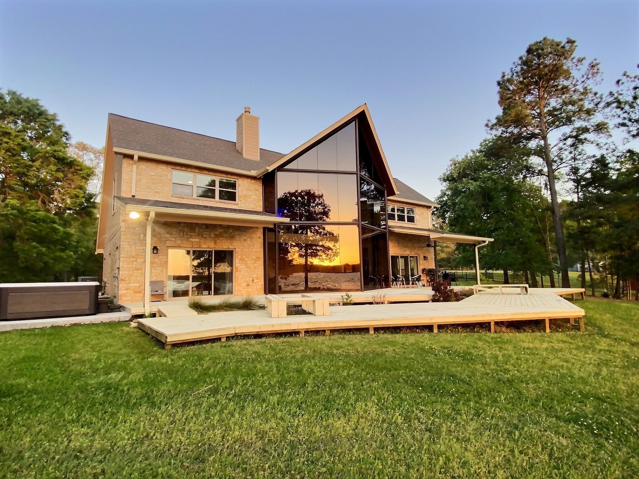 Panoramic Paradise - 1.5 acre Waterfront Lake Livingston Home
