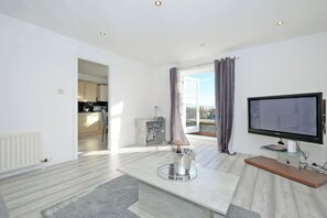Living area - Orange Apartments - Belgrave Mansions (Aberdeen)