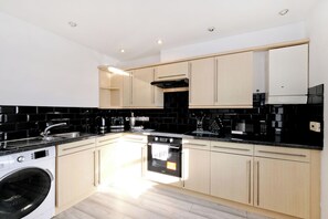 Apartament, 2 dormitoris (Belgrave Mansions) | Cuina privada | Frigorífic, microones, cafetera i tetera i bullidora elèctrica