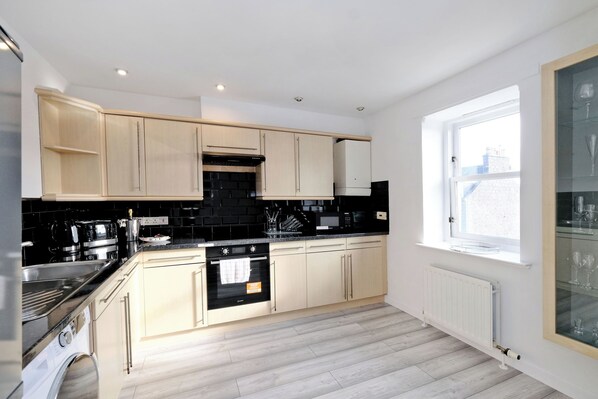 Apartment, 2 Bedrooms (Belgrave Mansions) | Private kitchen | Fridge, microwave, coffee/tea maker, electric kettle