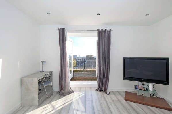 Apartment, 2 Bedrooms (Belgrave Mansions) | Living area