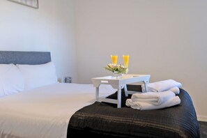 Apartment, 2 Bedrooms (Belgrave Mansions) | Desk