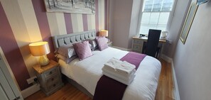 ห้องอีโคโนมีดับเบิล (R5) | พื้นที่ทำงานแบบใช้แล็ปท็อป, Wi-Fi ฟรี